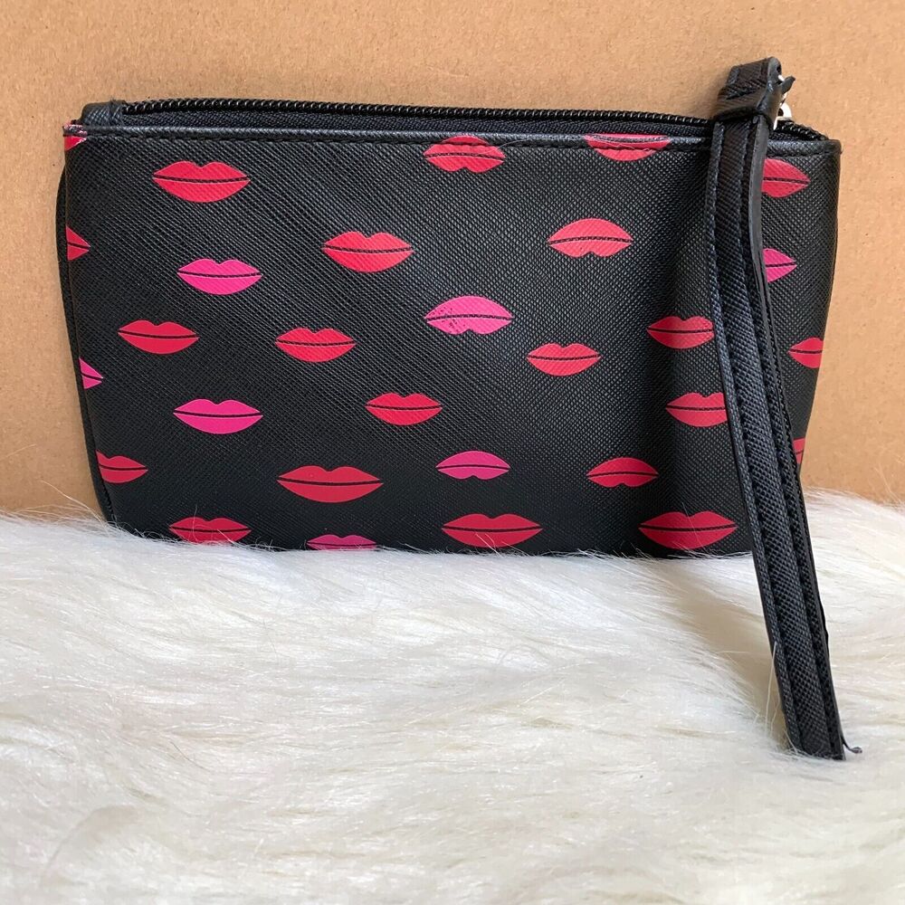 VICTORIA'S SECRET Black Faux Leather Wristlet with Pink & Red Lipstick Love Kiss - Picture 14 of 15